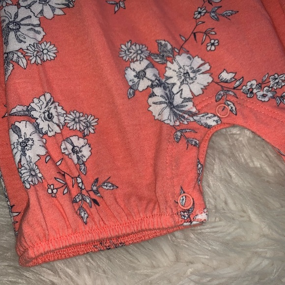 Harper Canyon Floral Romper NWT - Picture 2 of 4